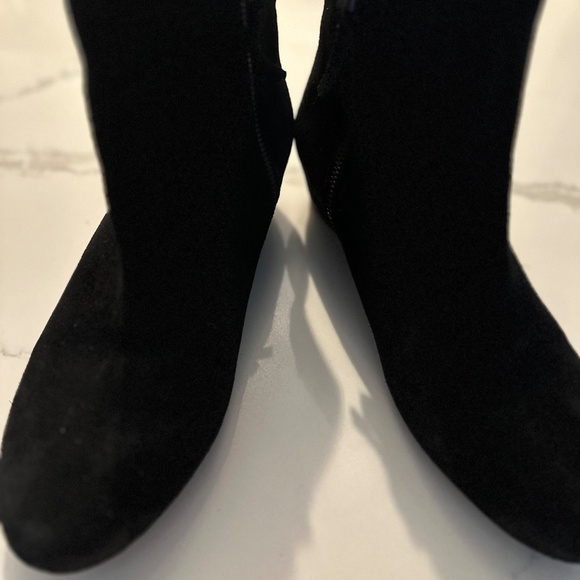 FLAT BLACK SUEDE ANKLE BOOTS - Picture 4 of 5